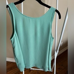 Chelsea 28, Mint Green top, size Medium